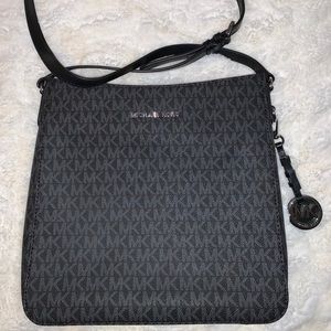 MICHAEL KORS Messenger Bag